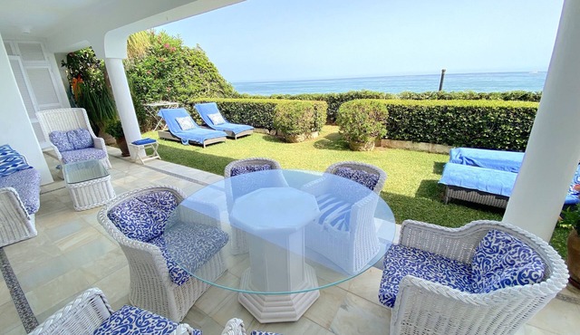 BEACHFRONT , Central, quiet, parking, pool