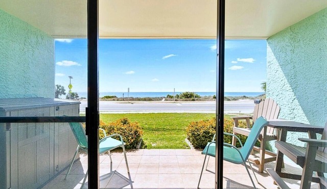 Beachfront Condo with Pool, Bunks and Gulf Views