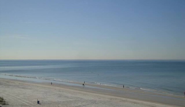 Beachfront Condo 3 Bedrooms/5 Beds/3 Bathrooms