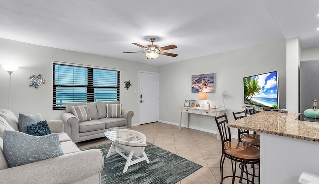 🌞Beachfront Condo🌴Walk to Restaurants🐬Sunsets Every Night🐠Sunset Chateau 210