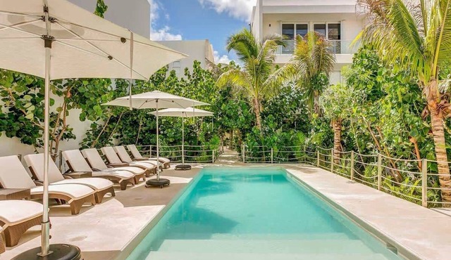 Beachfront Condo | 5 Pools & Private Beach Club