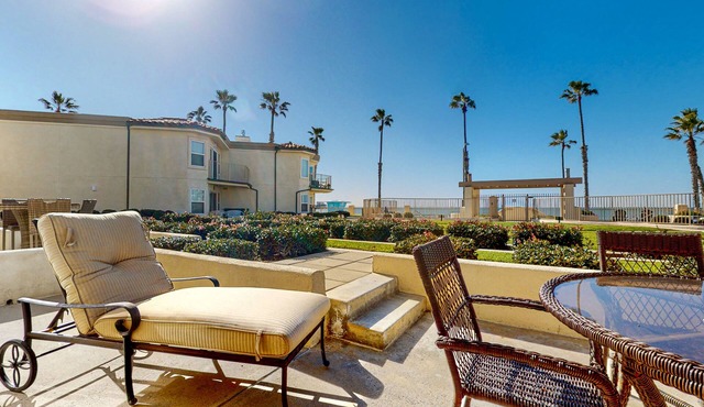 Beachfront Condo at the Sea - 30 Night Minimum