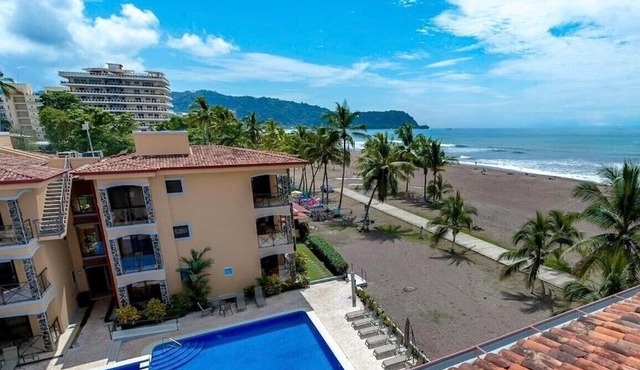 BEACHFRONT Condo Bahia Encantada L1 Jaco Beach