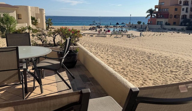 Beachfront condo in Terrasol, 10 min walk to downtown Cabo