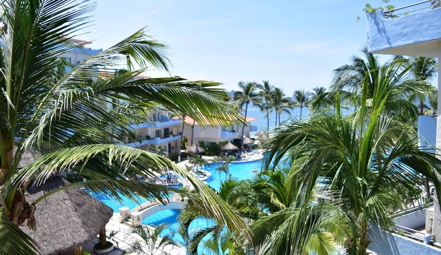 BEACHFRONT CONDO PARADISE IN MANZANILLO