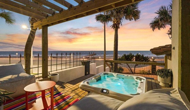 Beachfront Condo | Pool + Hot Tub Near the Port