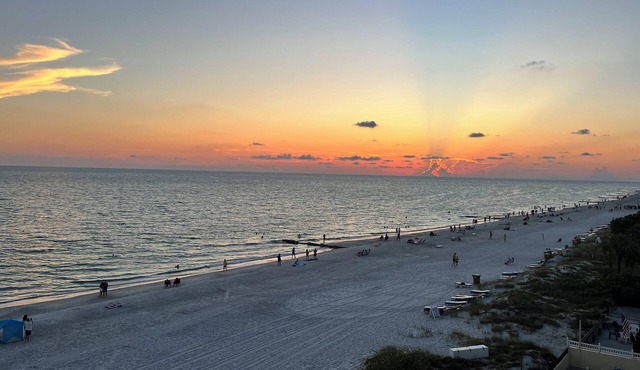 Beachfront condo in Madeira Beach 2 Bed-2 Bath