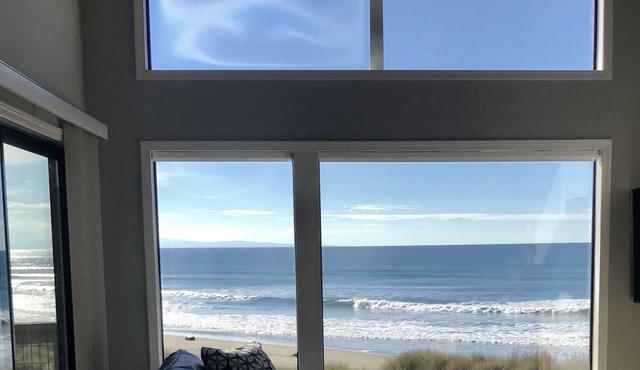 Beachfront Condo with Spectacular Views, Comfort and Fun For All