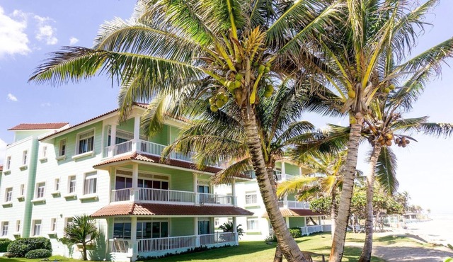 Beachfront condo with Jacuzzi and pool
