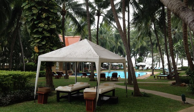 Beachfront condo with full sea view and the facilities of a 5-star resort