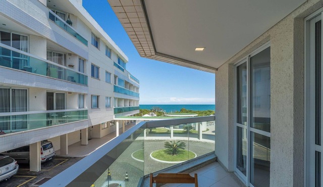 Beachfront Condominium w/Pool in Morro das Pedras - Pros