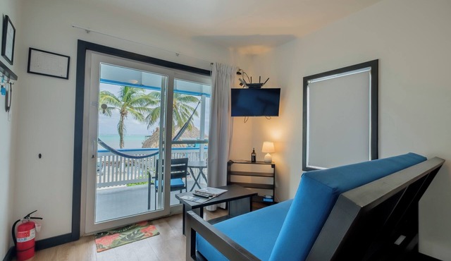 Beachfront Corner Suite | Ground Floor Ocean Views – Aqua Vista Suite 1