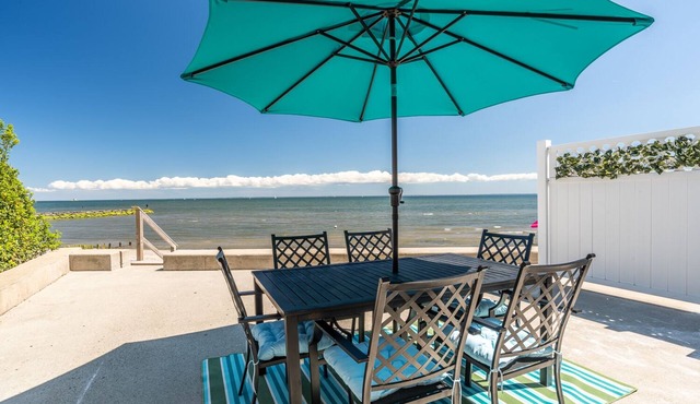 Beachfront cottage located in the heart of Fairfield Beach!