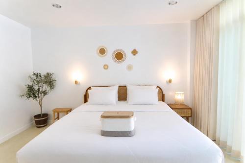Beachfront Deluxe pool access room one-minute walk to Wonnapha beach FREE DISNEY PLUS