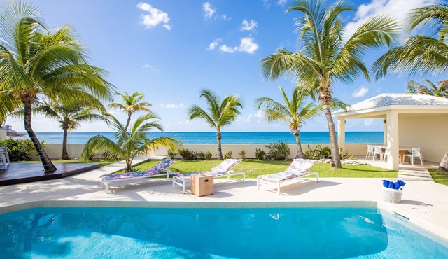 BEACHFRONT DESIGN VILLA