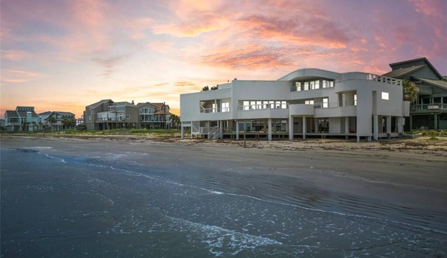 Beachfront Designer Home on Pirates Beach