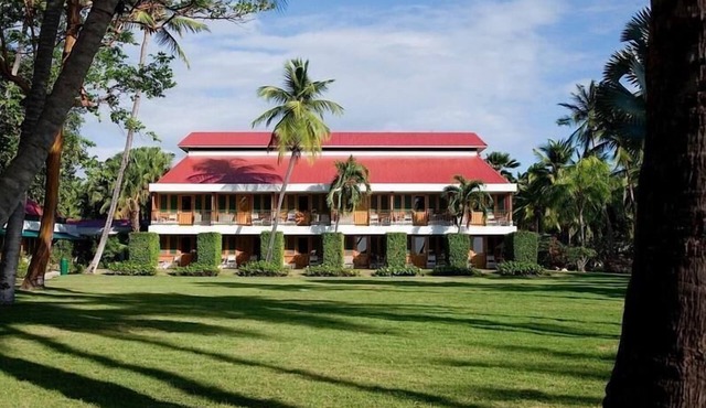 Beachfront Dream! White Sand Beach, Pools, Family-Friendly, Parking!