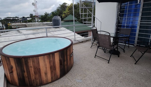 Beachfront Duplex Apt+Private Jacuzzi+2 QBed+2bath+AC+Wifi+HotWater+Pet Friendly