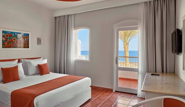 Beachfront Resort | 3 Rooms + Pools, Sauna, Tennis & Daily Entertainment