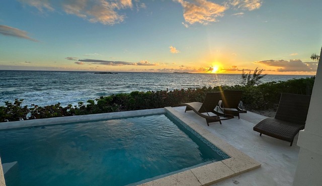Beachfront Estate wHeated Pool Directly on Pink-Sand Double Bay Beach