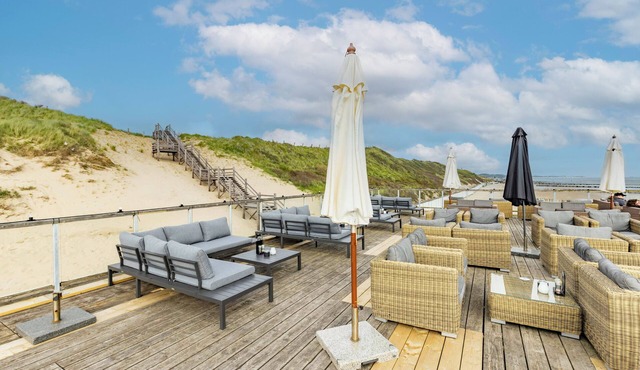 Beachfront Escape with Direct Shore Access, Pool & Sunset Terrace Views