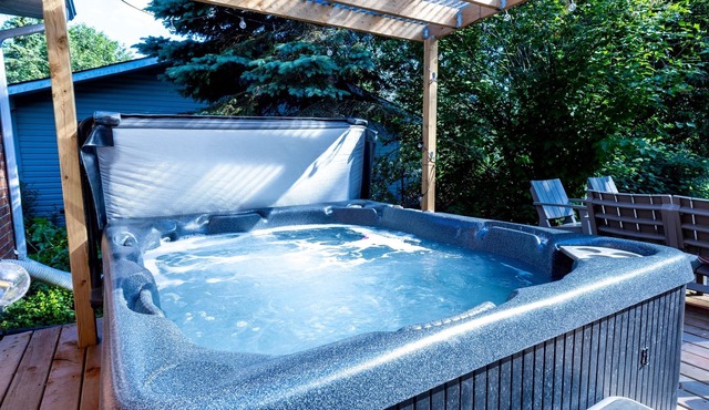 Beachfront escape w/hot tub, games garage, water toys, firepit. Family Friendly
