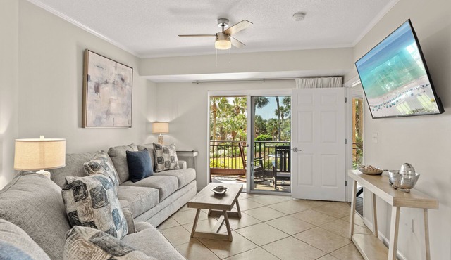 BEACHFRONT! Fully Stocked. FLYING? . KIDS? No Problem - No Stress.