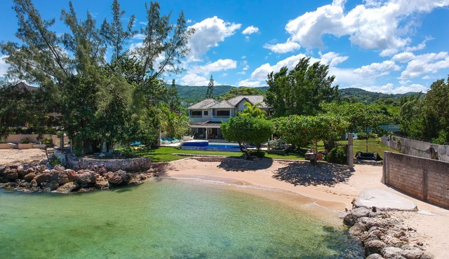 BEACHFRONT - Fully staffed Private Villa