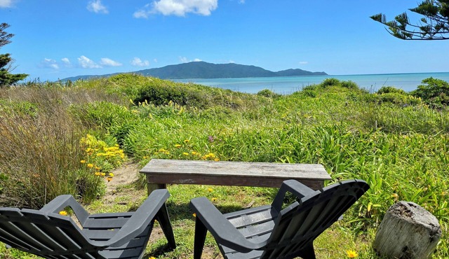 Beachfront Getaway - Waikanae Beach Holiday Home
