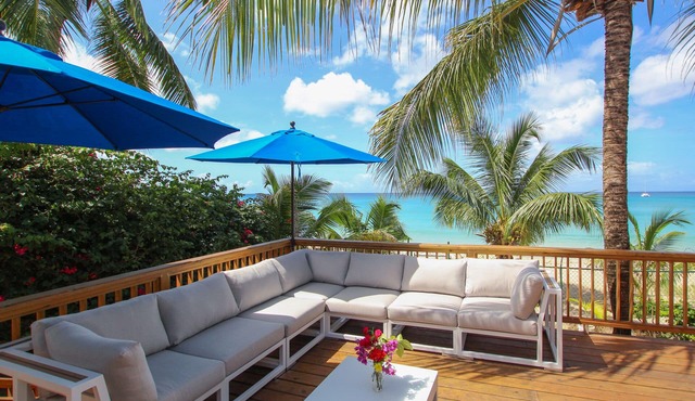 Beachfront Getaway on Perfect Beach - Chateau Monique (3 bed)