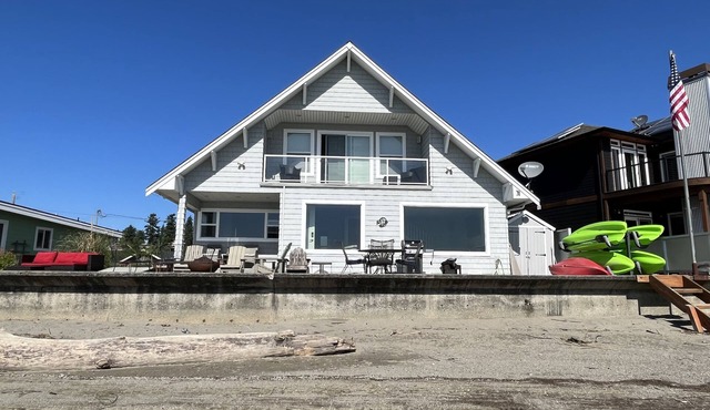 Beachfront Getaway - The Beach House on Priest Point