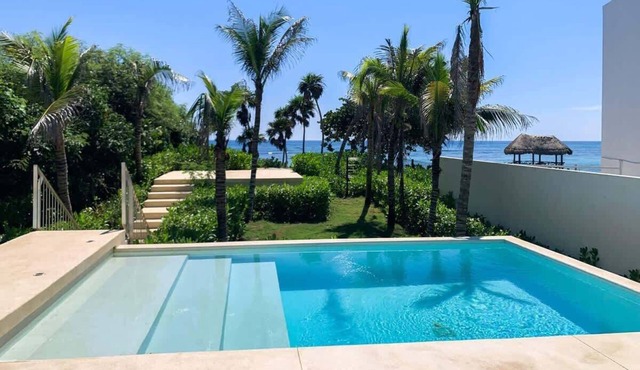 Beachfront Ground-Floor Condo, 9 Pools, Beach Club