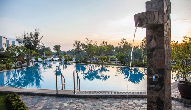 Beachfront house with a real beach location. Private jaquzzi,