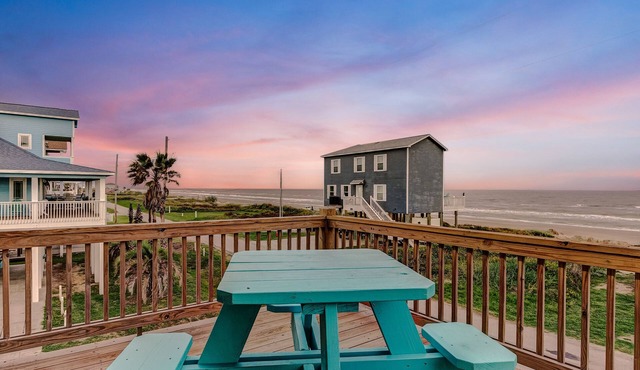 Beachfront + Hot Tub + 4 BR + Sleeps 14