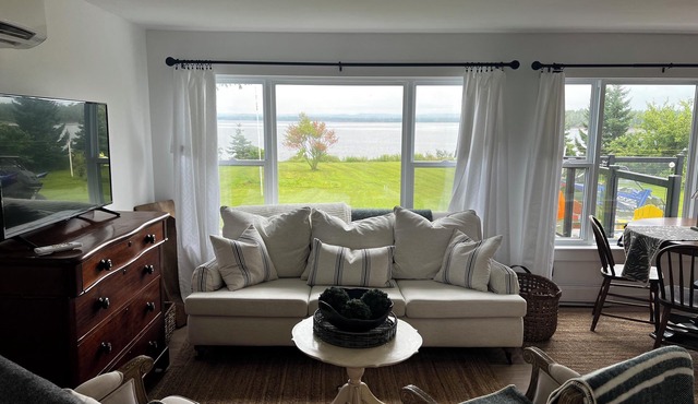 Beachfront home close to 4 oceanfront golf courses and Ski Wentworth.