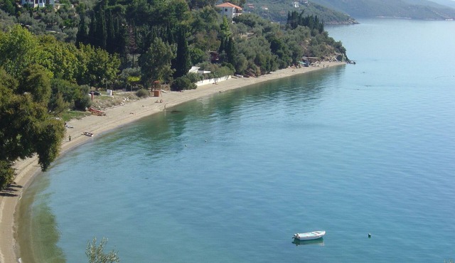 Beachfront Home For 8, California, Afissos