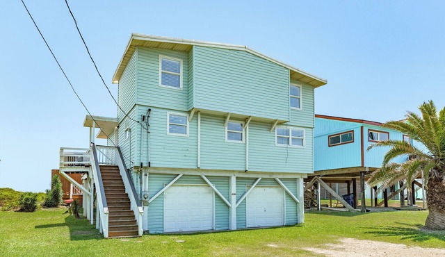 Beachfront Home w/Stunning Views + Family-Friendly Amenities