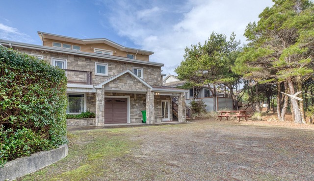Beachfront home with amazing ocean views, entertainment space, & balcony