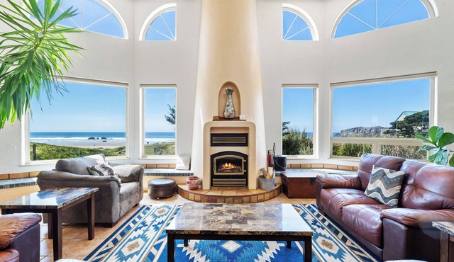 Beachfront, hot tub, sauna, dog-friendly, 2026 remodel