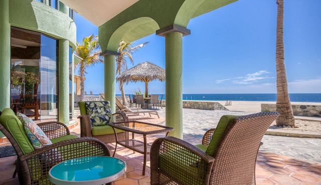 BEACHFRONT HOUSE LOS BARRILES - Prime location - Two blocks from restaurants