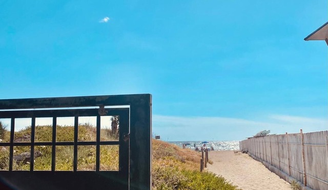 Beachfront house with direct beach access I