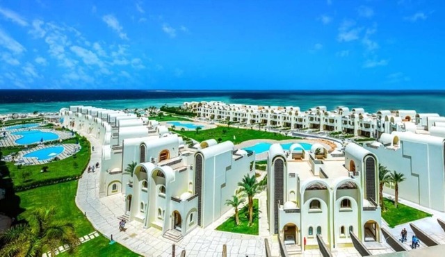 Beachfront in 5 star hotel with reef Hurghada