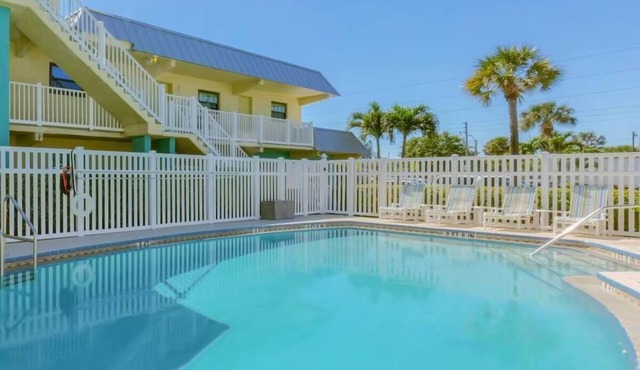 Beachfront Indialantic Stay | 1 Unit | Near Cocoa Beach
