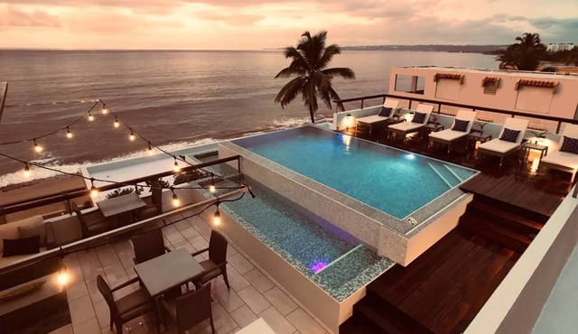 ★ Beachfront ★ Infinity Pool ★ Gated Parking★ Bedroom AC ★ Free Laundry & WiFi ★