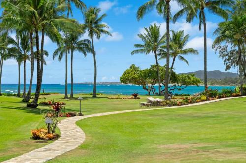 Beachfront Lae Nani 3BD Condo AC & Heated Pool