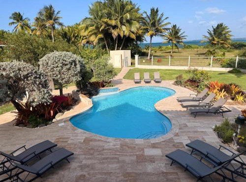Beachfront Large Luxury Oasis Private Resort Pool