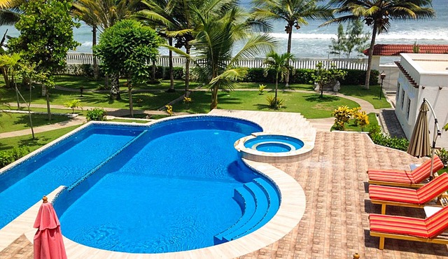 Beachfront, large Pool, lap pool, & Jacuzzi, Barbecue area, Spectacular Gardens