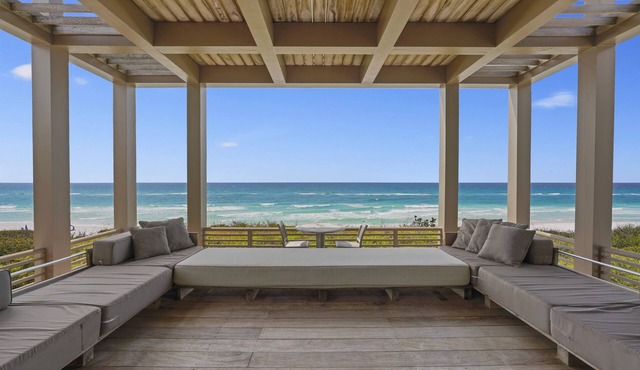 Beachfront Luxury Home in Seaside, Amazing Gulf Views. 2 Adult Bikes!
