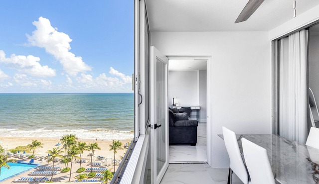 Beachfront Luxe Resort Condo Ocean Views On the Beach-Heated Pool-Indoor balcony
