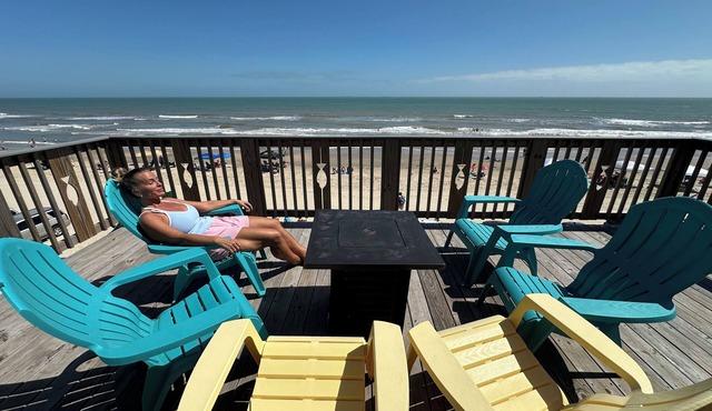 Beachfront Luxe! Recent Build! On Sand Pet Friendly! Ocean Front! Restaurants!
